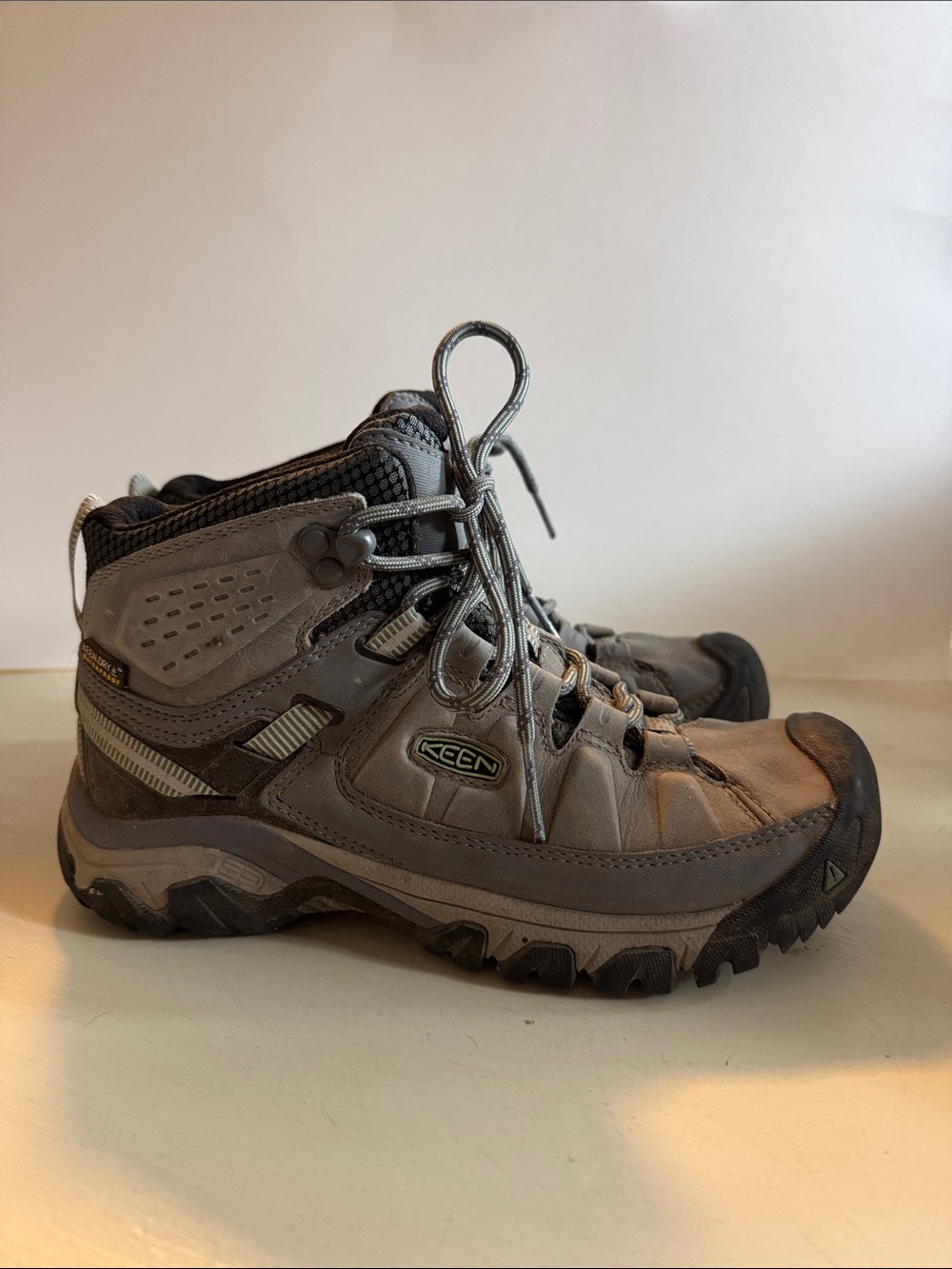 Keen Women's Gray Lace-Up Hiking Boots